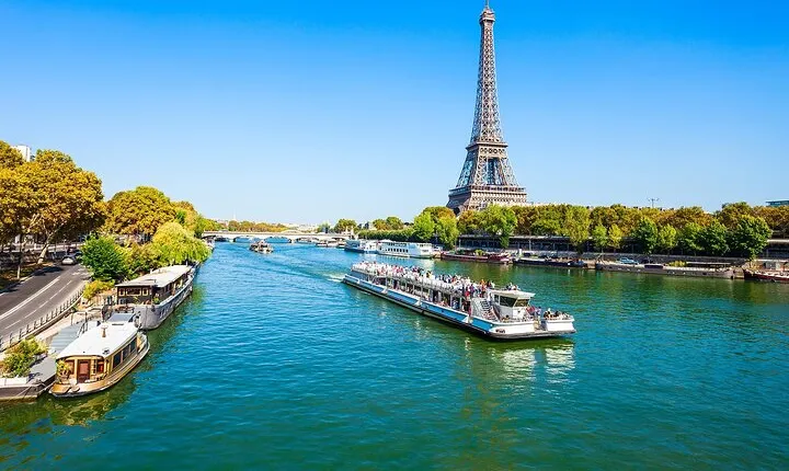 One Hour Seine River Cruise with Recorded Commentary
