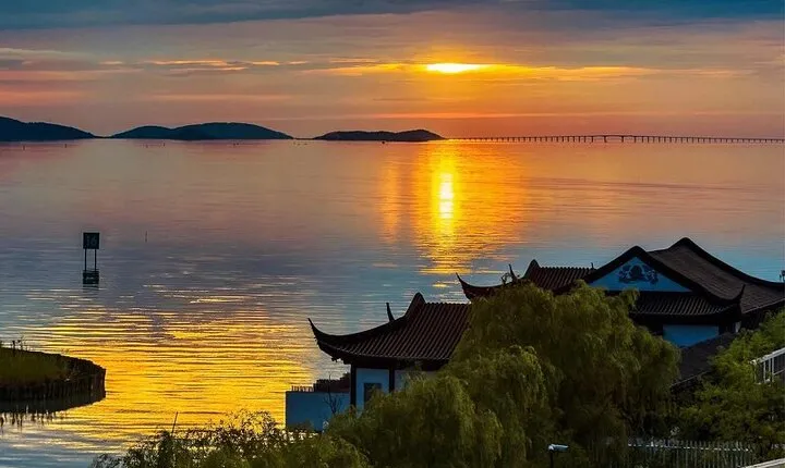 Lake Tai Cycling - 1-Day Lake's Edge Cycling, Fishing Village & BBQ in Suzhou