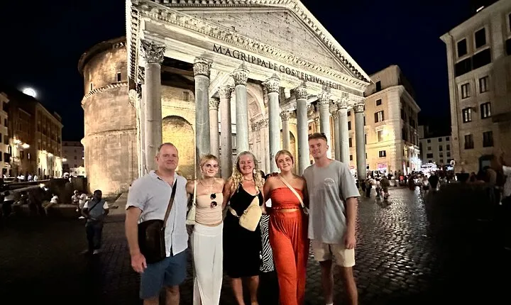 Rome by Night Walking tour Including Piazza Navona Pantheon and Trevi Fountain