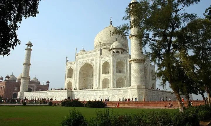 4 Days Golden Triangle Tour by AC Transport