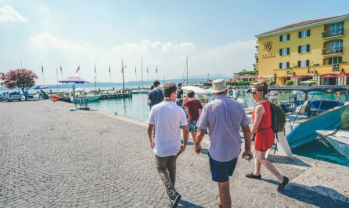 Lake Garda: Sirmione Boat Tour and Walking Tour