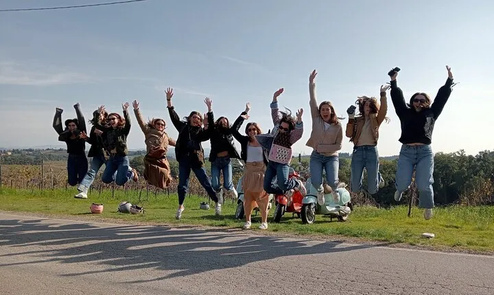 Charming Afternoon Vespa Wine Tour in Chianti With Dinner