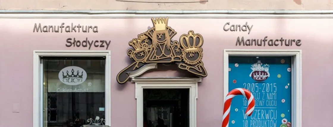 Krakow family-friendly historical walking tour with Sweet Factory ticket