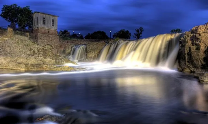 Self-Guided Scavenger Hunt: Rock and Roll Through Sioux Falls