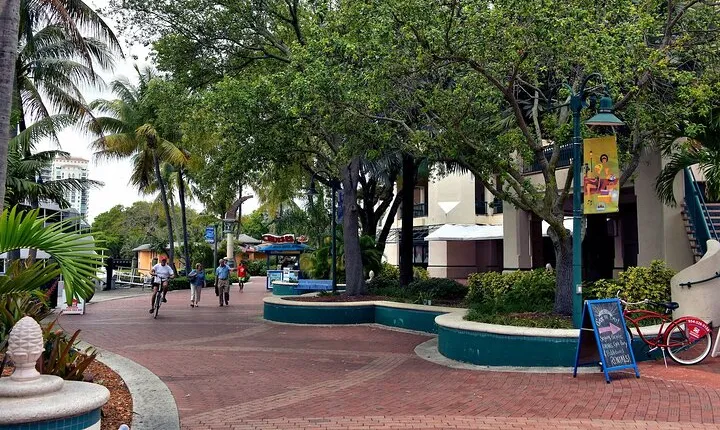 Fort Lauderdale History and Sightseeing Tour on Electric Bike(s)