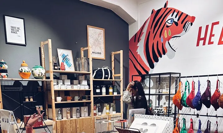 Milan Cool Shops and Cultural Spots Tour with Friendly Chats