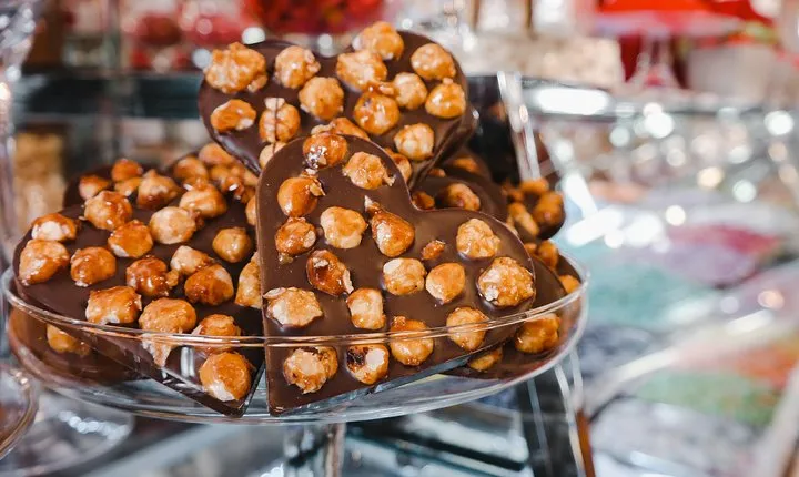 Turin Sweet & Chocolate Walking Food Tour by Do Eat Better