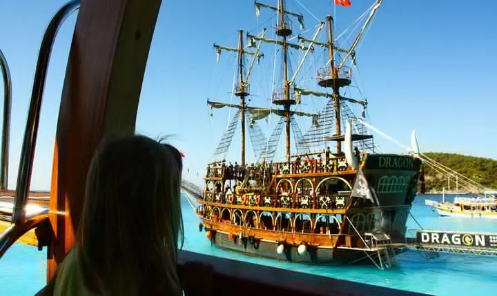 Pirate Adventure Cruise incl. Lunch from Side