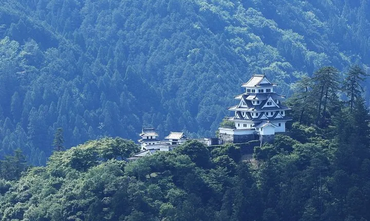 Takayama to Gujo Hachiman, History Traditions and Crafts