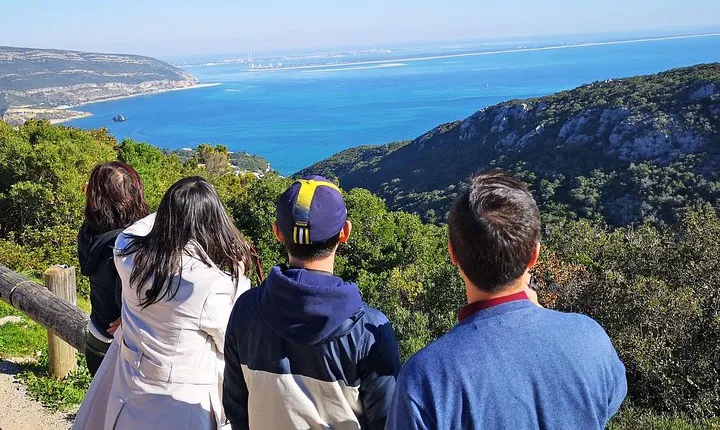 Private Trip to Arrábida Natural Park, Palmela Castle and Setúbal