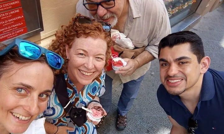 Florence Street Food Walking Tour with wine in Duomo Area