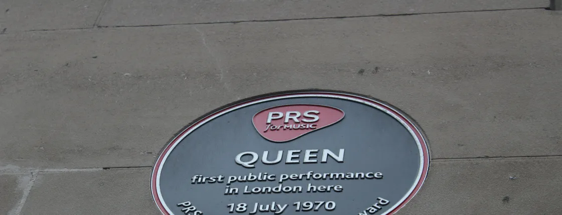 Queen walking tour London