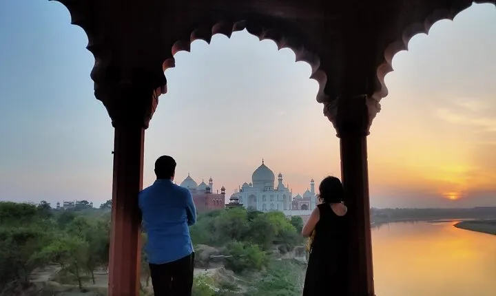 Same Day Private Taj Mahal and Agra Fort Tour from Delhi