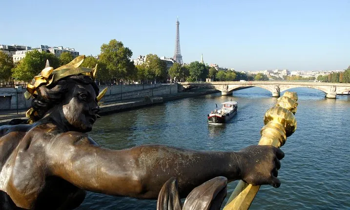 Paris Highlights Immersive Coach Tour