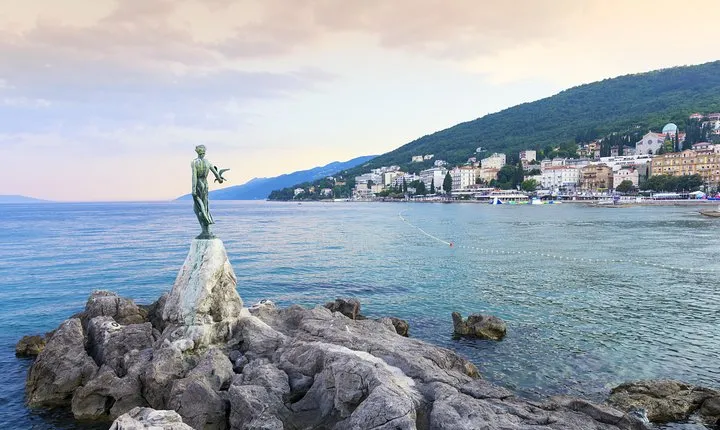 Kvarner Bay Tour with Opatija, Lovran and Local Specialties