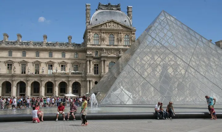Paris Private Walking Tour with a Local Guide