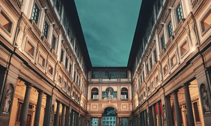 Florence City Exploration Game of The Trail of a Stolen Painting
