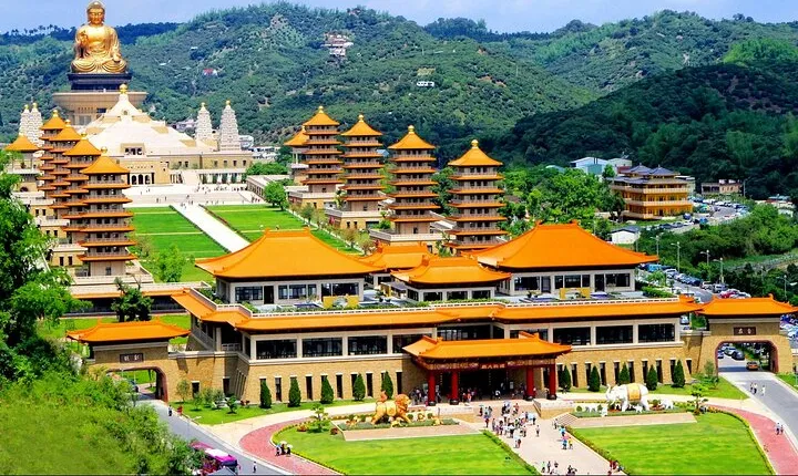 Full-Day Private Guided Tour in Kaohsiung Port Shore