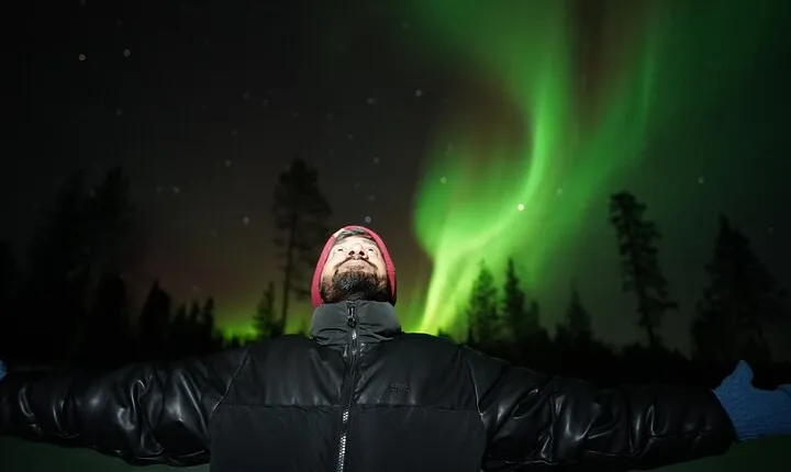 Northern Lights Hunting Pro. Two guides and guarantees.