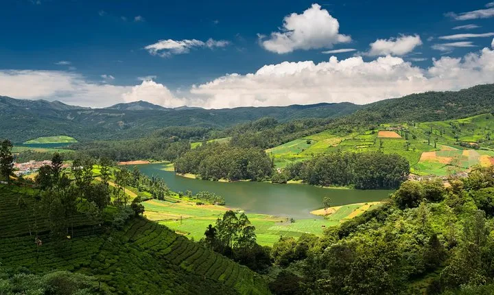 Touristic Highlights of Ooty (Guided Full Day City Sightseeing Tour by Car)