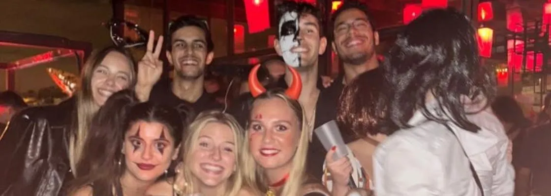 Halloween pub crawl experience in Lisbon