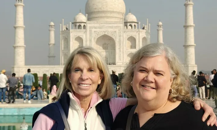 Round Trip Delhi to Taj Mahal by Private Air Con Car