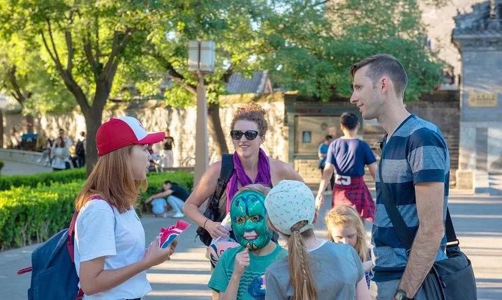 4-Hour In-depth Walking Tour: Visiting Old Beijing While Eating Snacks