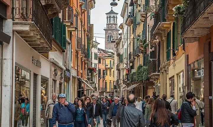 Tour to discover the Unique History of Verona, the City of Art