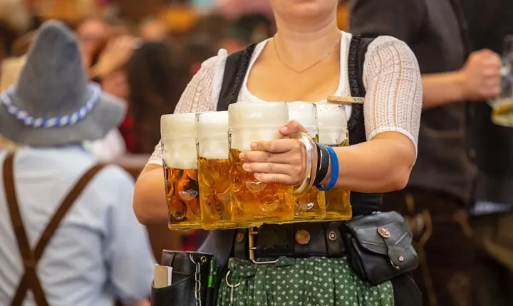 Munich City Walk and Oktoberfest Tour With Beer Tent Reservation