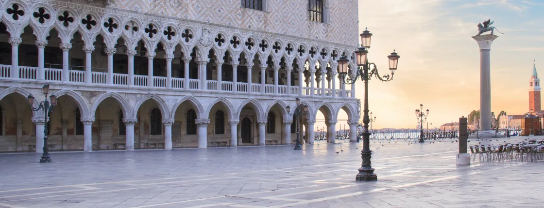 Walking tour of Venice with old Royal Palace and skip-the-line tickets to the Doge's palace