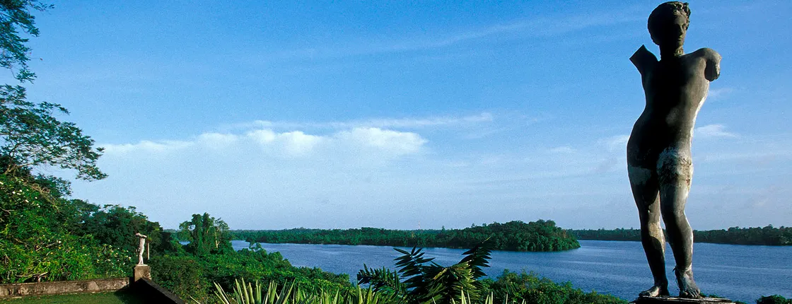 Kalutara Temple, Lunuganga & Brief Garden