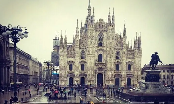 Small group Highlights Walking Tour: an introduction to Milan