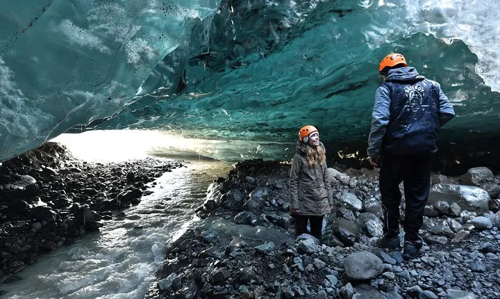 4 Day Blue Ice Cave, South Coast, Golden Circle, Snæfellsnes & Northern Lights