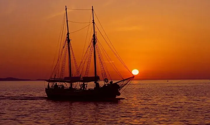 Alanya Sunset Boat Tour with Free Soft Drinks
