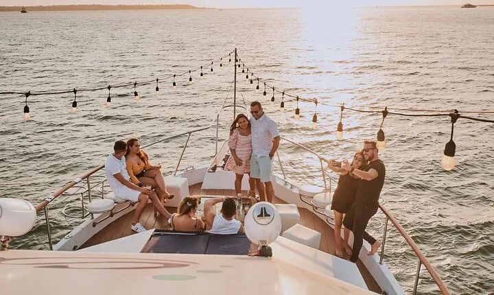 Sibarita Master 85' luxury 90 min Sunset Tour Open Bar