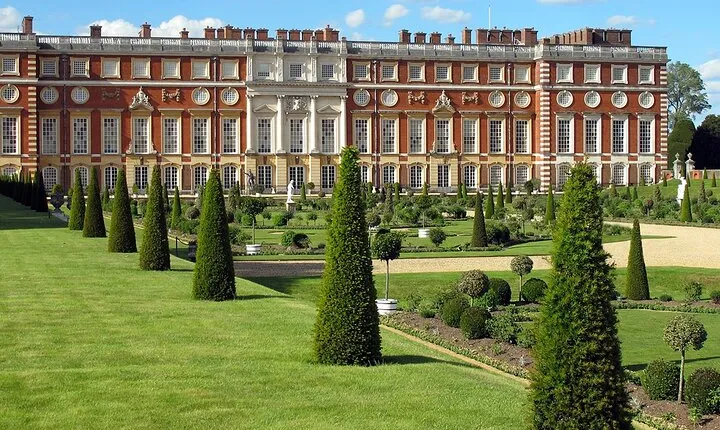 Visit Hampton Court Palace Experience with Private Chauffeur