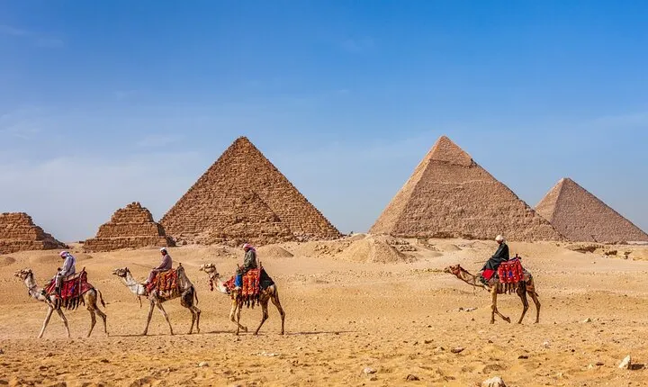 Private Tour of the Pyramids and Egyptian Museum in Giza