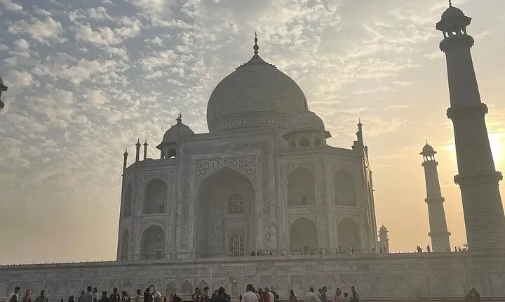  Taj Mahal Tour from Delhi – Same Day Agra Visit by car