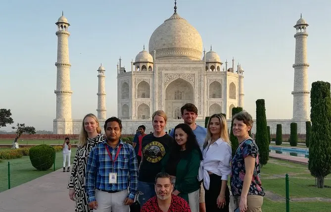 All Inclusive Taj Mahal Sunrise and Agra Fort Tour from Delhi