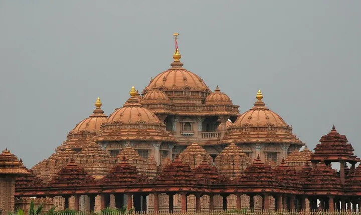 Akshardham Temple with Walk in the Green Paradise of Rajghat and Shanti Van