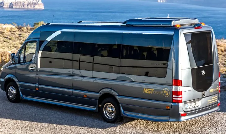Santorini Private Tour by Luxurious Minivan for Cruise Ship Travelers