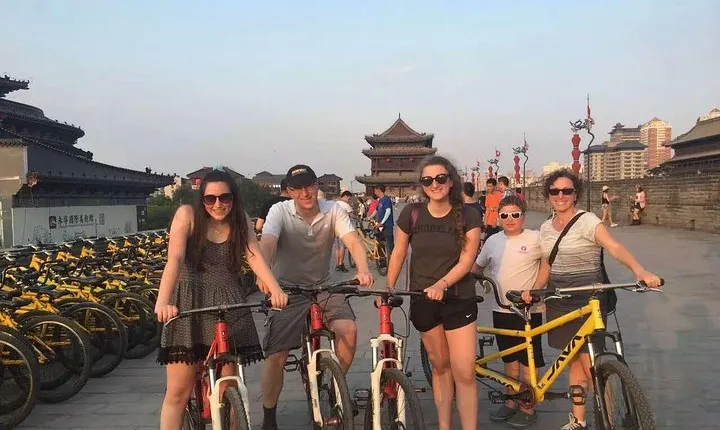 4-Hour Guided Trip: City Wall Biking and Calligraphy Class From Xi'an