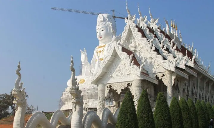 Chiang Rai food & night market walking tour with local host