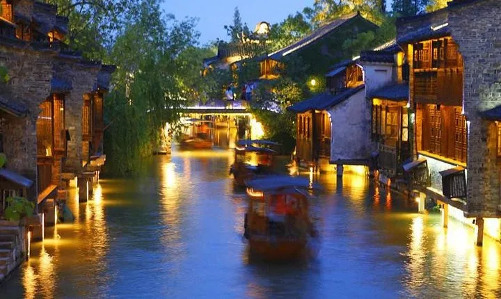 Private Night Tour to Wuzhen Ancient Water Town from Shanghai with Dinner
