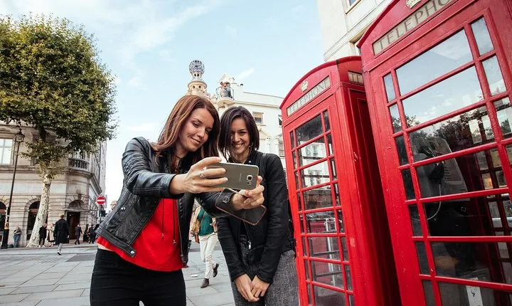 Highlights & Hidden Gems With Locals: Best of London Private Tour