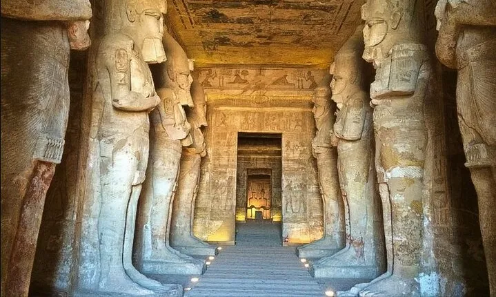 Abu Simbel Temple Day Trip with Hotel Pickup from Aswan
