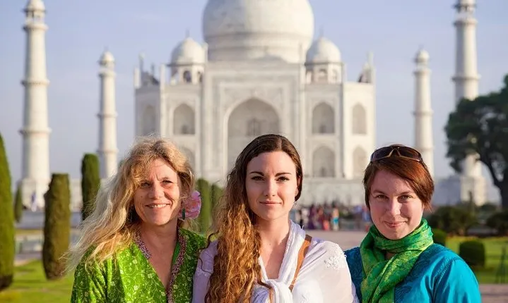 Taj Mahal & Agra Tour By Gatimaan Train