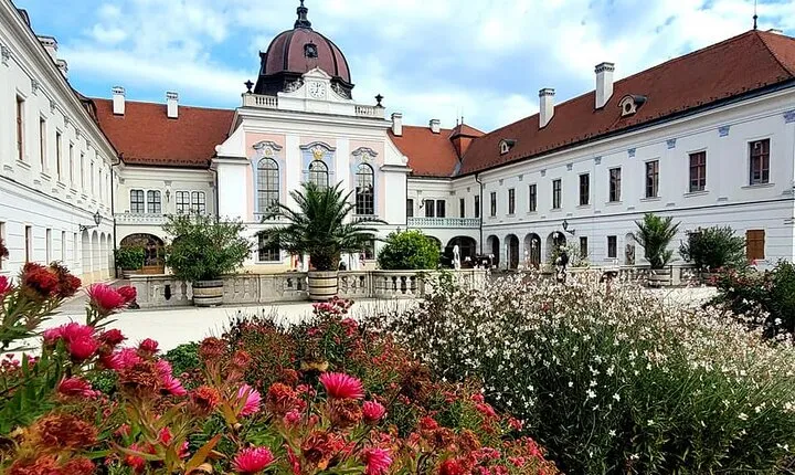 Private Sissi Palace tour in Godollo city with Puszta tour option
