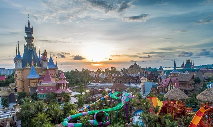 Guaranteed Departures: Wild & Wonderful! VinWonders & Safari Park