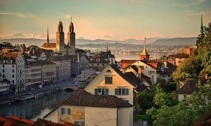 The Best of Zurich Including Panoramic Views in a Small Group Walking Tour